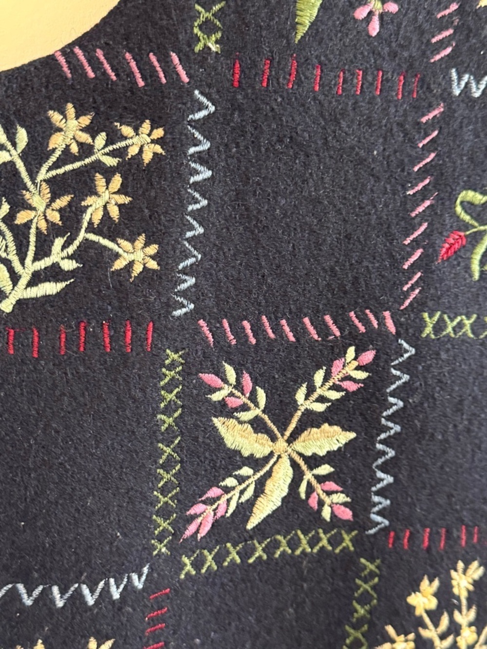 Tantrums Vintage Wool Blend Floral Embroidered Patchwork Vest Size M - Picture 2 of 8